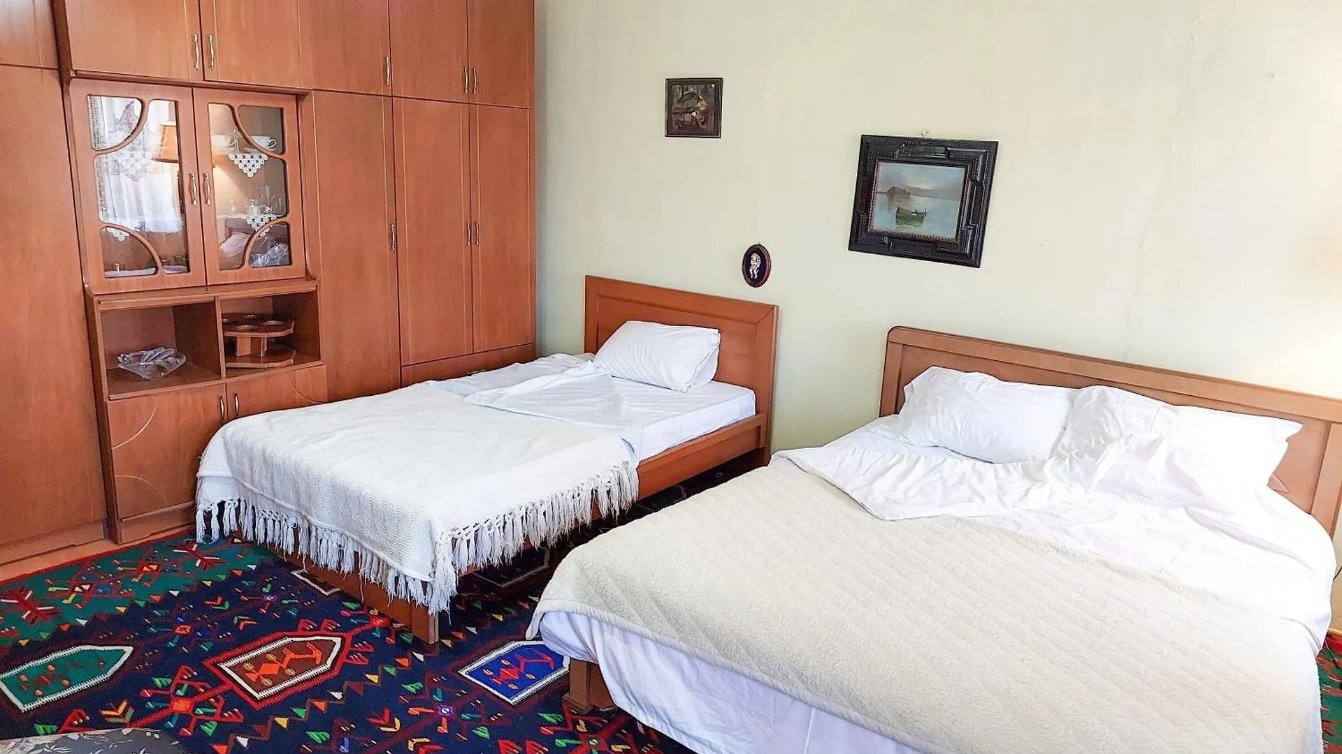 Liora'S Place Korça Albanien